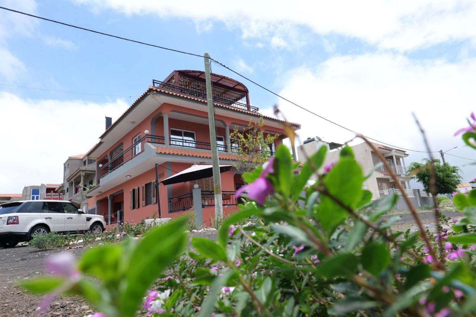 Tarrafal House Kültér fotó